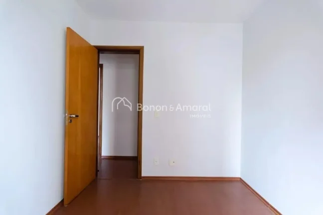 Imagem Este espaçoso apartamento de 72 metros quadrados está localizado no desejado bairro de Mansões Sa...