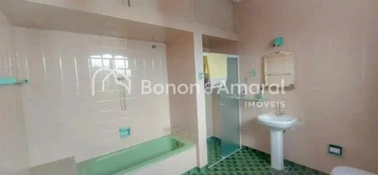 Imagem Casa em localização estratégica no coração do Guanabara, ideal para fins residenciais ou comerc...