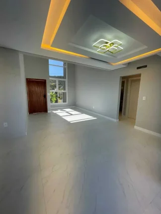 Imagem Casa alto padrão 3 dormitórios sendo 1 suíte e 2 vagas de garagem em Palhoça/SC
