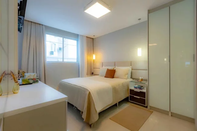 Imagem Apartamento com 2 demi suítes e 1 suíte, 2 vagas de garagem no Centro de Balneário Camboriú