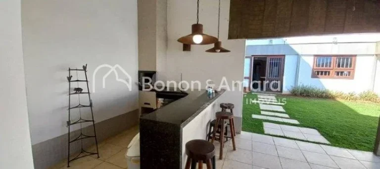 Imagem Linda casa á venda no Condomínio Reserva Iguatemi com hall de entrada social e de serviço, vaga p...