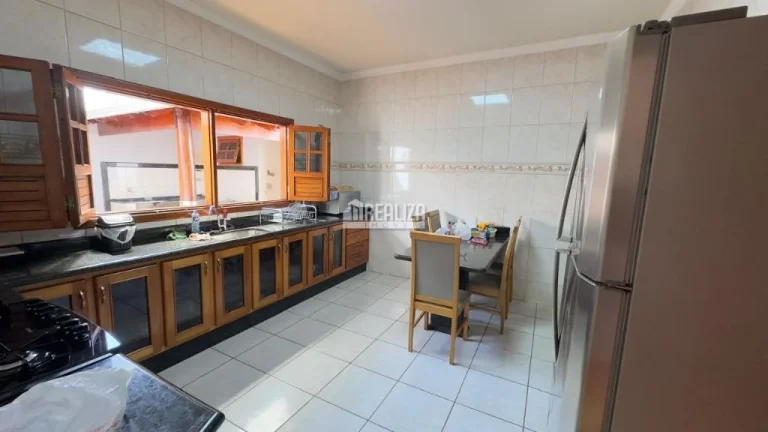 Imagem Casa à venda em Uberaba - 3 dormitórios, suítes, varanda gourmet!