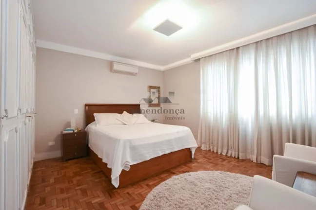 Imagem Apartamento reformado à venda em Higienópolis com 3 quartos e 2 vagas, 210m2