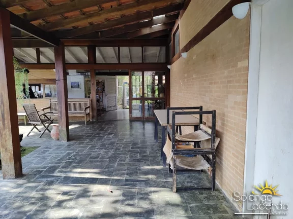 Imagem Casa Térrea com Edícula - Escritura Definitiva - Ampla Varanda em L