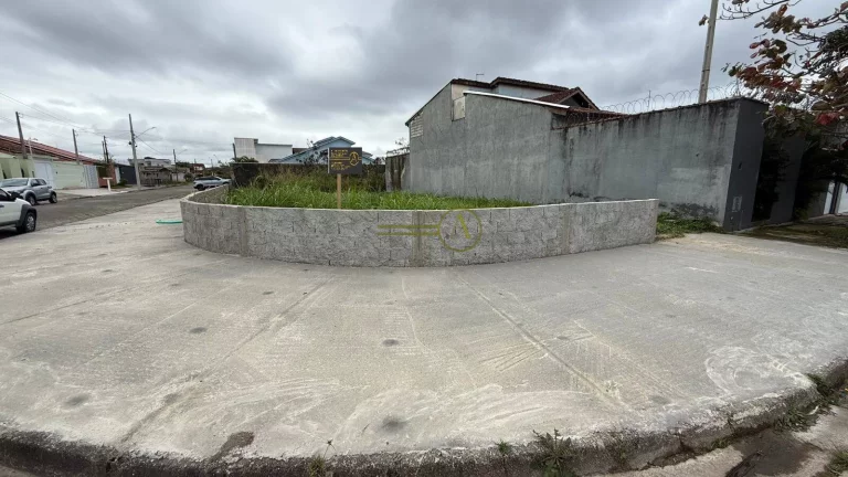 Imagem Terreno em Peruíbe, para construção de casa de esquina murado e com calçada