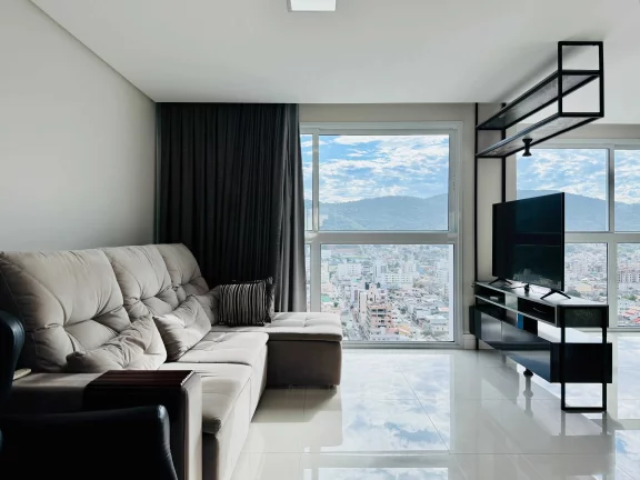 Imagem Apartamento mobiliado com 4 dormitórios sendo 2 suítes e 2 vagas de garagem em Balneário Camboriú