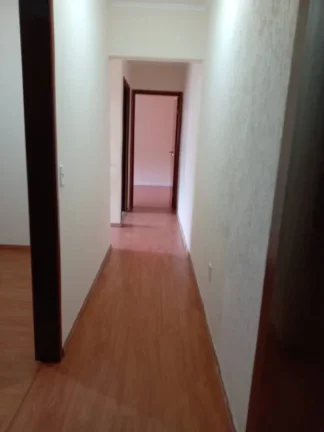 Imagem Ótimo sobrado próximo à escolas e comércio!