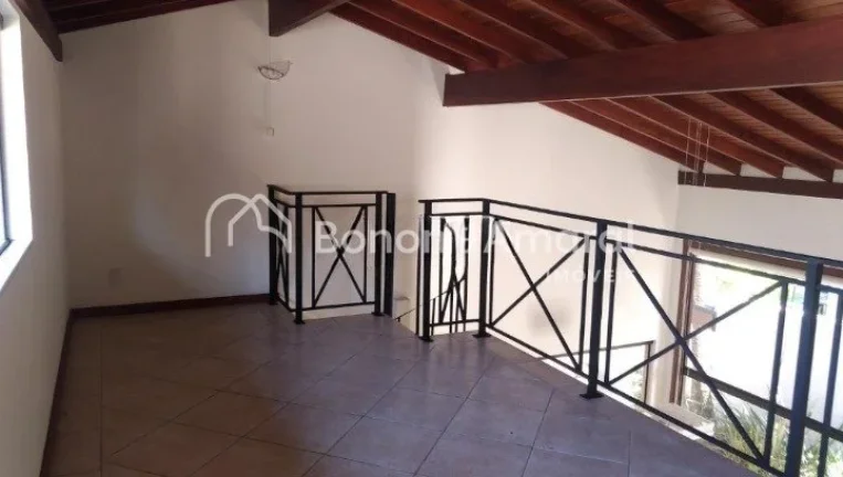Imagem Encantadora residência à venda no Condomínio Florada da Mata, em Valinhos, situada em uma área p...