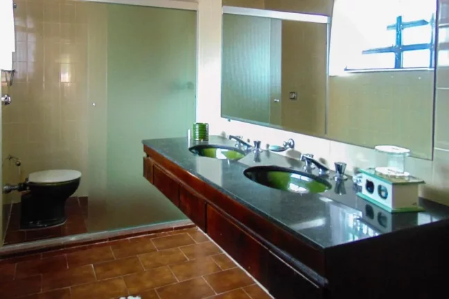 Imagem Praia do Guaiúba - Casa com 04 dormitórios - Piscina e churrasqueira - Vaga para 06 automóveis.