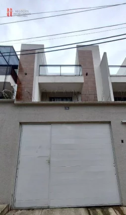 Imagem Casa Tríplex com 3 dormitórios à venda, 101 m² por R$ 450.000 - Jardim Vinte e Cinco de Agosto - Duque de Caxias/RJ