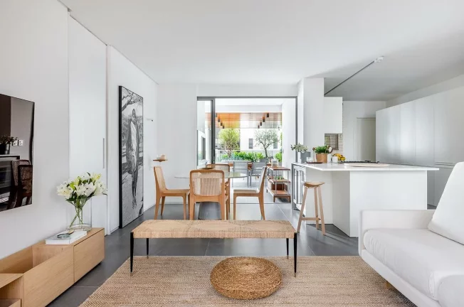 Imagem Diferenciado com 3 dormitórios à venda sendo 3 suítes, 399.84 m² por - R$ 9.500.000,00 - Centro - Bal. Camboriú/SC