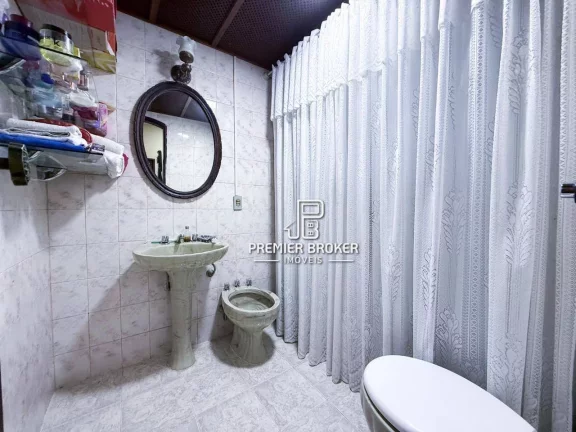 Imagem Casa com 3 dormitórios à venda, 346 m² por R$ 970.000,00 - Santa Cecília - Teresópolis/RJ