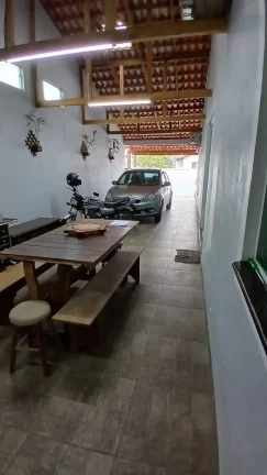 Imagem Casa com 3 dormitórios sendo 1 suíte e 2 vagas de garagem na Adhemar Garcia em Joinville/SC