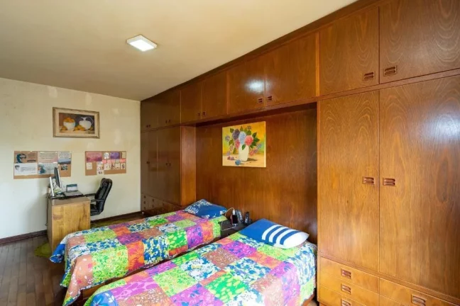 Imagem PERDIZES APARTAMENTO 198,00 M 4 DORMITÓRIOS SENDO 1 SUÍTE SALA PARA 3 AMBIENTES PISO TACOS HALL REPLETO ARMÁRIOS BANHEIRO SOCIAL 2 VAGAS