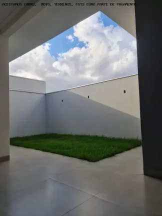 Imagem Alto Padrão para Venda em Maringá, Jardim Espanha, 3 dormitórios, 1 suíte, 2 banheiros, 2 vagas