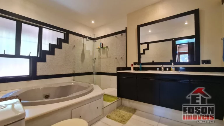 Imagem Magnífica casa com Piscina em Itacoatiara, Niterói - RJ