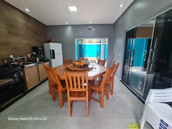 Imagem Imperdível! Casa à venda em Salinópolis-PA, 4 quartos, 4 suítes, 3 salas, 6 banheiros, 2 vagas de garagem, 272 m². Confira já!