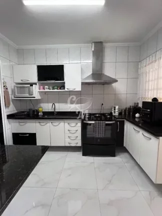 Sobrado com 3 Dormitórios