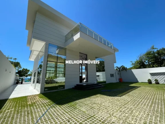 Imagem Casa Alto Padrão Frente Mar Mobiliada, Equipada com 06 Suítes sendo 01 Máster à Venda localizado no Estaleiro de Balneário Camboriú.