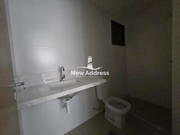 Imagem 2 quartos com suíte em prédio novo e acabamento moderno. Localização excelente, próximo à praia e comércio.