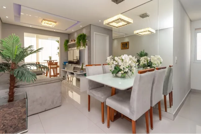 Imagem Apartamento reformado 2 Dormitórios, sendo 1 suite, sacada e vaga.