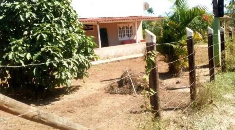 Imagem VENDE-SEE UM SITIO EM MACAÉ RJ. ATERRADO DO IMBURO.160.000M2