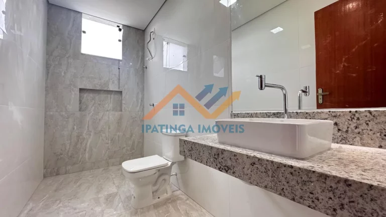 Imagem Casa Tríplex à venda no bairro Jardim Vitoria - Santana do Paraiso