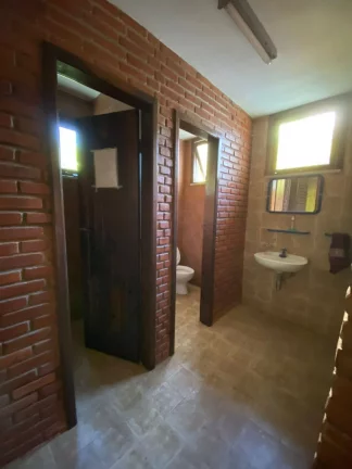 Imagem Mansão de Luxo na Coroa do Meio - 4 Suítes, Piscina com Cascata e Jardim com Pomar