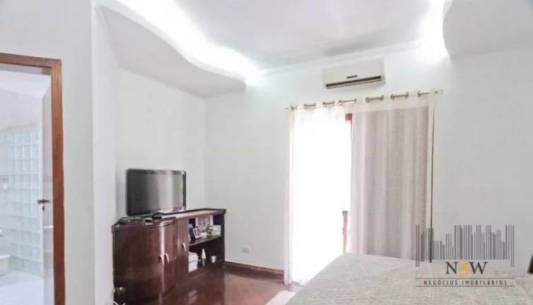 Imagem Casa à venda no City América São Paulo SP com 5 suítes, 8 banheiros e amplo quintal.