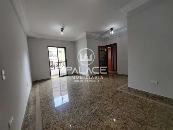 Garagem para 2 carros, sala 2 ambientes, lavabo, cozinha com armários, banheiro social, 3 dormitór...