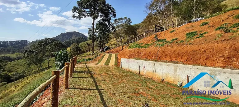 Imagem Charmoso Chalé em Gonçalves – Um Refúgio de Conforto e Beleza!