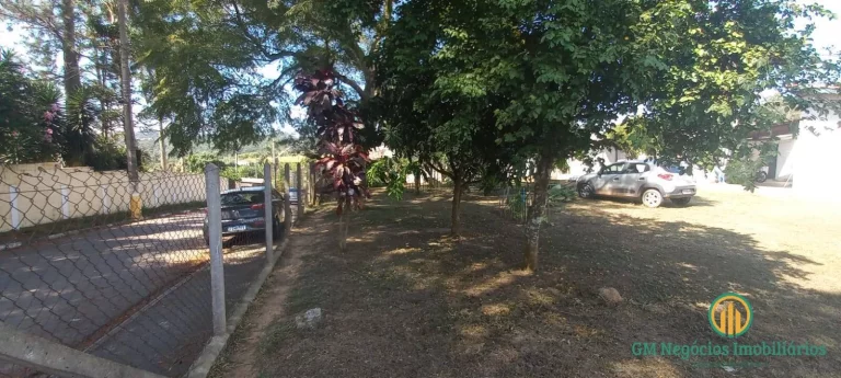 Imagem Terreno amplo em bairro residencial e zona mista São Roque