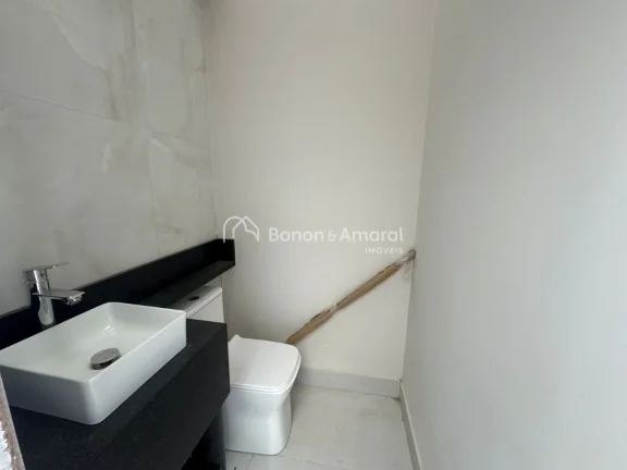 Imagem Localizada no condomínio La Dolce Vita, esta impressionante casa nova de alto padrão oferece o má...