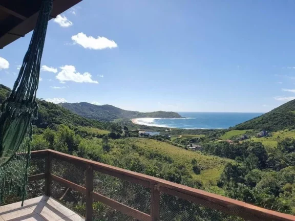 Imagem Casa à venda em Garopaba-SC, Praia da Silveira: 4 quartos, 2 salas, 2 banheiros, 3 vagas, 200m². Imperdível!