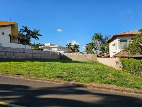 Imagem Oportunidade de negócio!
Terreno de 900 m², sol da manhã, bem localizado no meio da quadra em con...