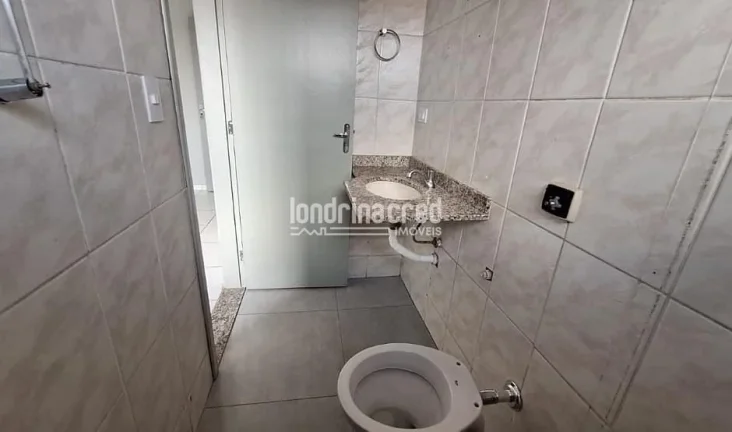 Imagem Imperdível! Sobrado à Venda 123m² – 3 Quartos – Frente para Praça – Localização Privilegiada Próxima ao Shopping Norte – Londrina