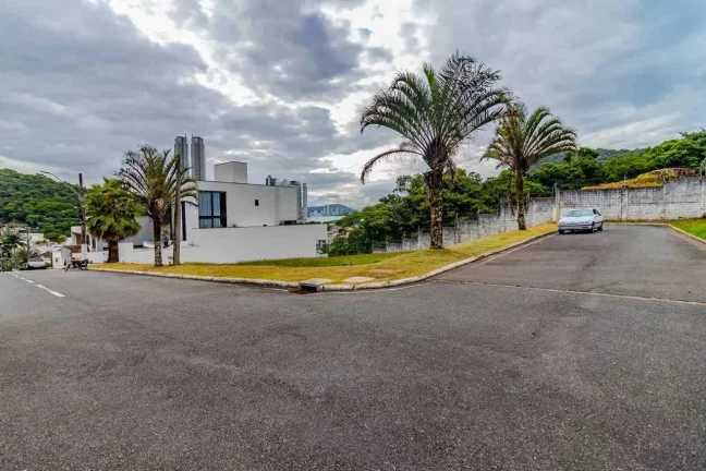 Imagem Terreno com 450m2 vista mar na Barra em Balneário Camboriú