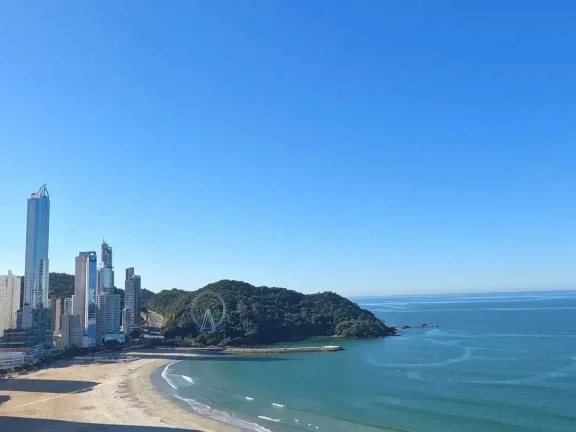 Imagem Apartamento frente mar com 3 suítes e 3 vagas de garagem em Balneário Camboriú/SC