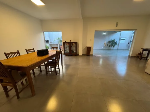 Imagem Casa tipo para venda em Centro com 3 quartos, sendo 3 suítes, 266m2