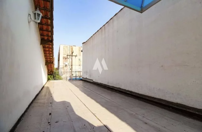 Imagem Casa isolada á venda em Santos !