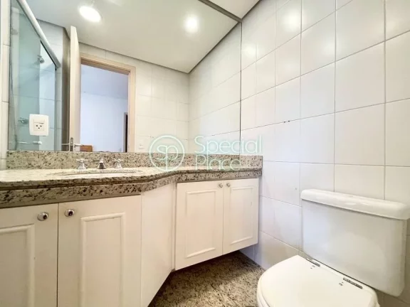 Imagem Apartamento com 261m² na Vila Nova Conceição. Living bem amplo e iluminado para dois ambientes, v...