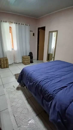 Imagem Casa com 3 dormitórios sendo 1 suíte e 2 vagas de garagem na Adhemar Garcia em Joinville/SC