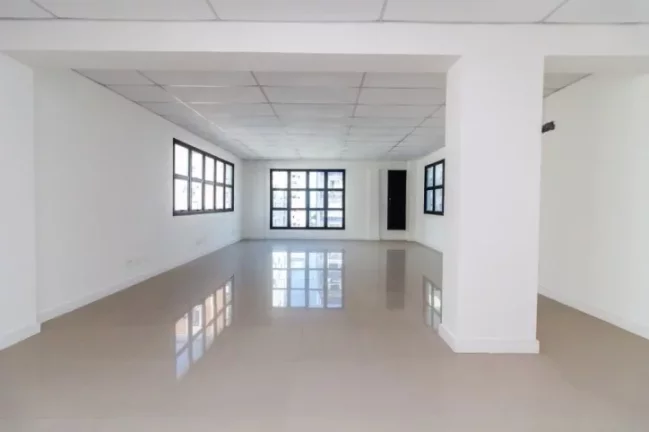 Imagem Vendo ou alugo apenas o prédio todo, são 1581 metros de área construída, dividido em 7 andares com 2 salas por andar. Cada laje tem em torno de 185m²