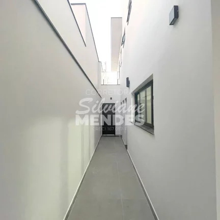 Imagem Lindo sobrado com 3 dorms (1 suíte) e piscina no condomínio Villágio Wanel