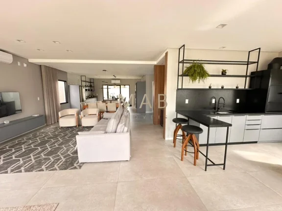 Imagem Te convido para conhecer seu mais novo lar!! Casa com 4 dormitórios sendo 1 suíte, SEMIMOBILIADA, para Venda no Bairro Rio Vermelho em Florianópolis!