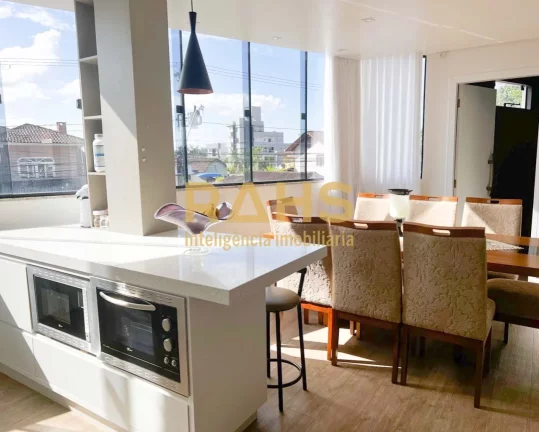 Imagem Para quem busca um bom investimento no bairro Iririu Sobrado possuindo na parte superior : 2 dormitÃ...