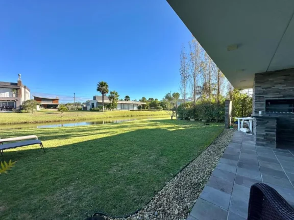 Imagem Casa em Condominio 4 Dormitórios - Bairro Atlantida