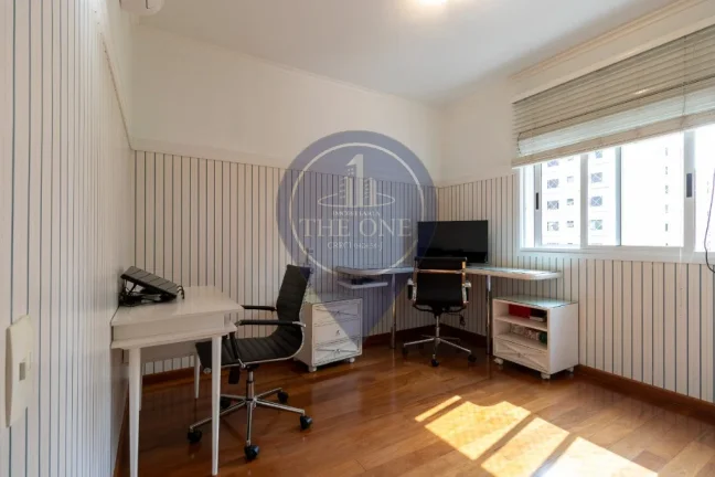 Imagem Apartamento de Luxo à Venda em Indianópolis, São Paulo - 3 Quartos, 3 Suítes, 2 Salas e 195m² de Pura Sofisticação!