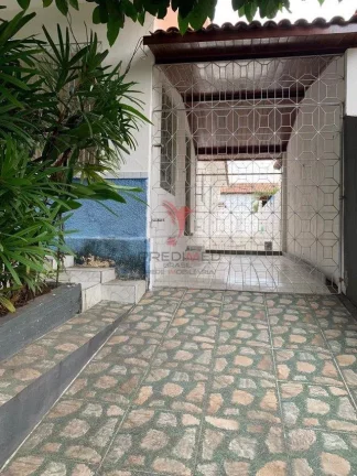 Imagem Vende-se casa com localização excelente no Miramar