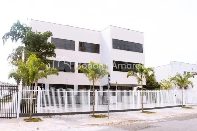 Imagem Venda de prédio comercial, no Jardim do Lago, em Campinas!
Zoneamento ZM 2.
Local de fácil acesso ...